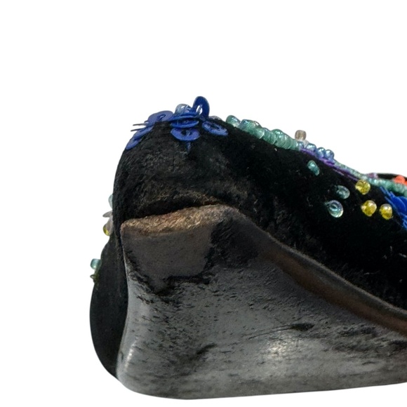 FERRAGAMO BLACK VELVET W MULTICOLOR FLORAL BEADED DESIGN KITTEN HEEL MULE - Picture 10 of 16